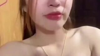 คลิปหลุดทางบ้าน คลิปxxx น้องนาวสาวหน้าคมขาวเนียน โม๊คควยคนคุยก่อนโดนท่าหมาจุกๆ